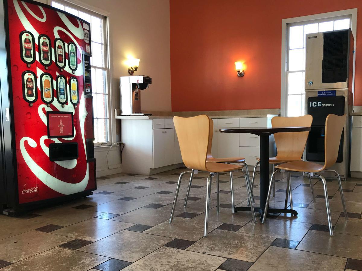 Hotel Rising Eagle Cordele Eksteriør bilde