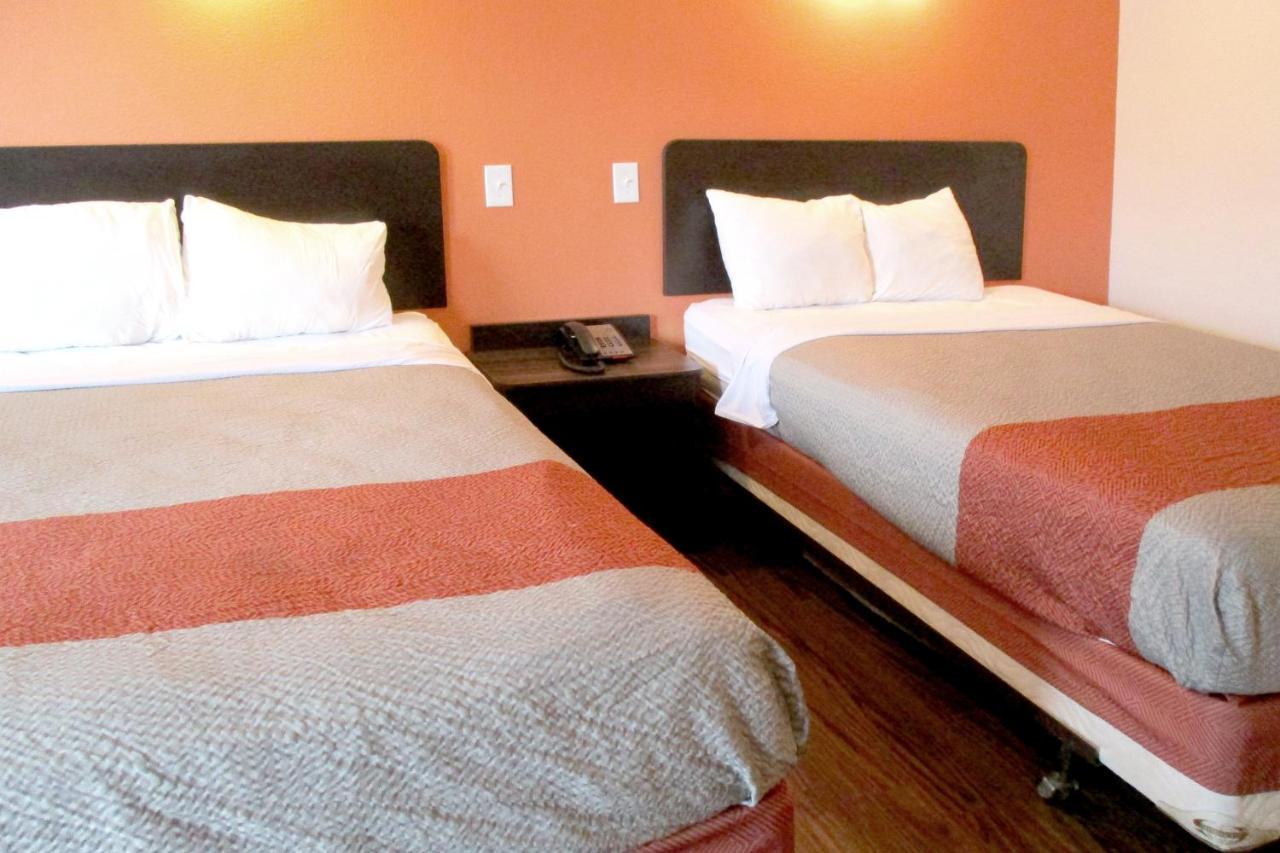 Hotel Rising Eagle Cordele Eksteriør bilde